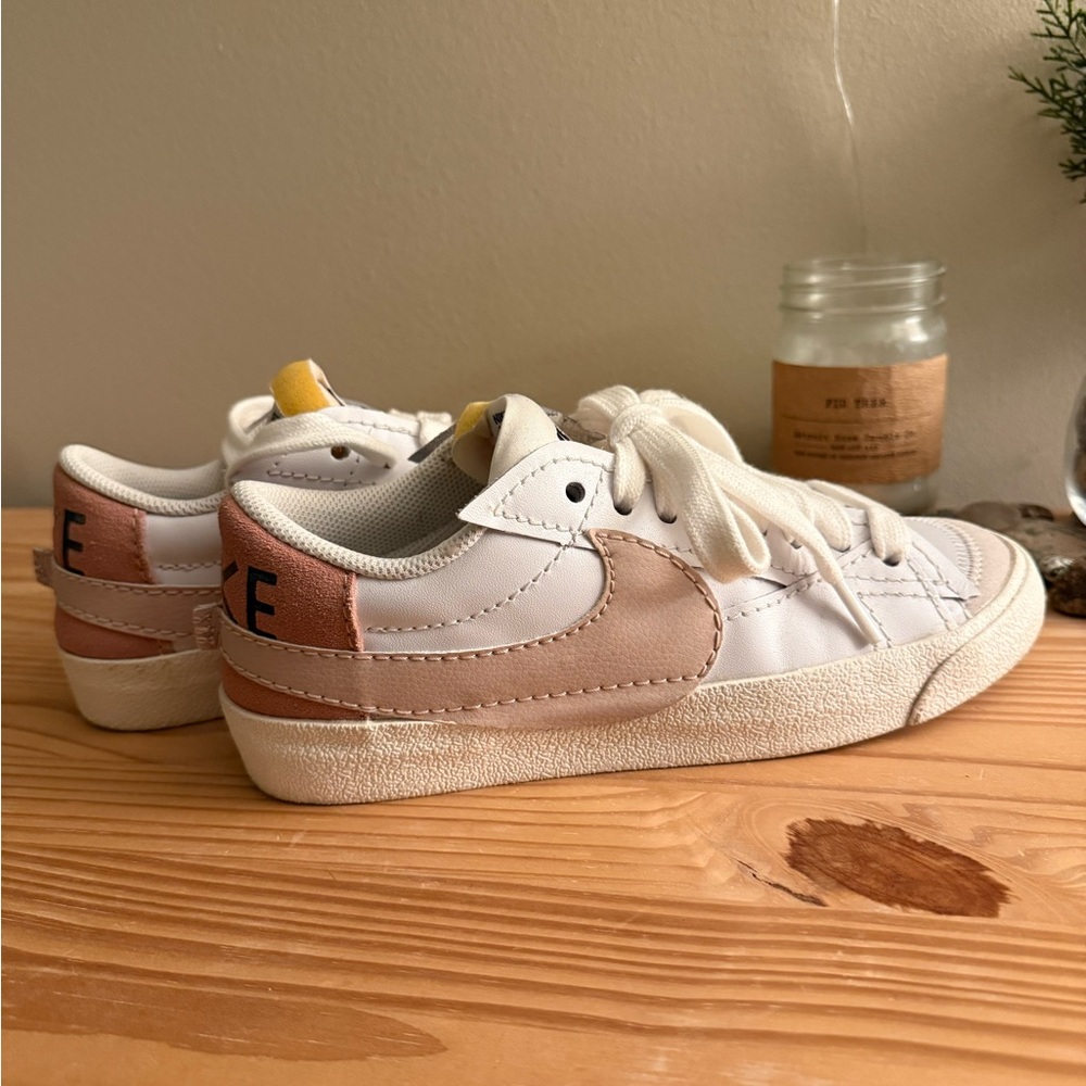 Nike - Picture 3 of 5